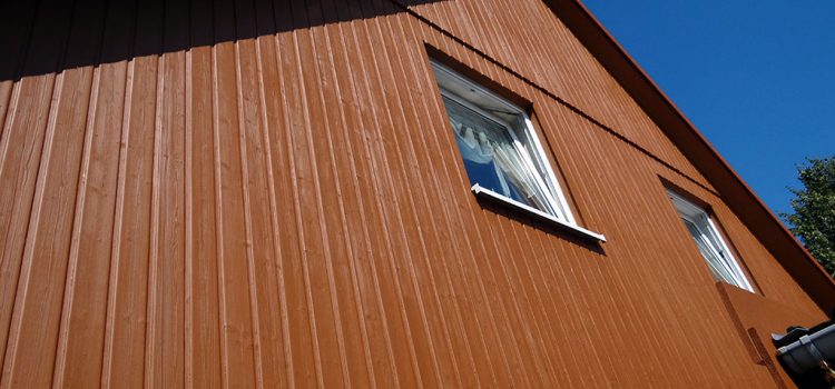 Holzlasur an Fassade - lasieren